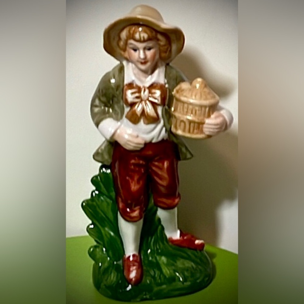 Vintage 1980’s Colonial Figurine Porcelain 8” tall